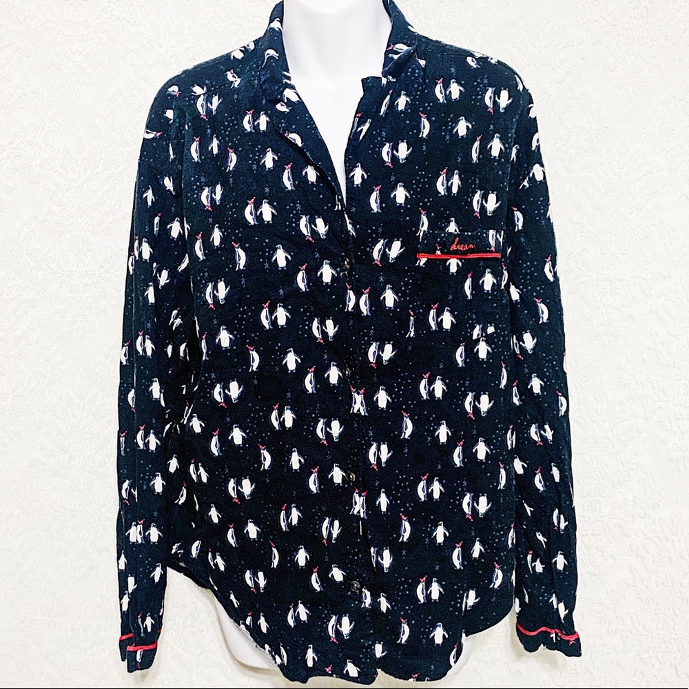Victoria’s Secret button-up and collared PJ top 🌴